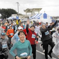 寒さ負けず海岸沿い力走　旭市飯岡しおさいマラソン　ゲストランナーに野口みずきさん