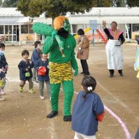 特産落花生で鬼退治　八街、幼稚園で節分会