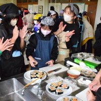 古代米で太巻きずし　児童栽培、郷土料理学ぶ　長南小