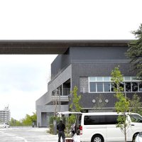 地下１階で異臭が確認された「夢咲くら館」＝佐倉市