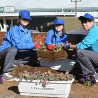 菜の花のある街へ　い鉄沿線黄色くなぁ～れ　大原高生が駅前で植栽