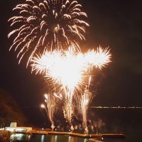 追悼の花火、夜空焦がし　富津・竹岡漁港　【東日本大震災１４年】