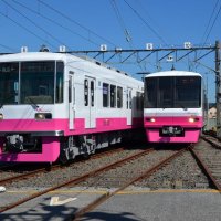 ２０１４年、ピンク色に生まれ変わった車両（新京成電鉄提供）
