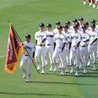黎明ナイン、夢舞台で行進　３２校集い　第９７回選抜高校野球大会