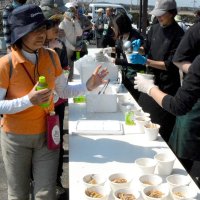 最初のポイントで木村シェフの作った米麺スープが提供された