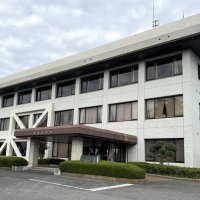神崎町５・７％減３１億円　子育て支援などに重点　【２０２５年度市町村予算案一般会計】