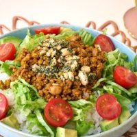 多古米おかず選手権の受賞レシピ商品化　タコライス、しお肉味噌　ＥＣサイトでセット販売　料理研究家リュウジさんら審査