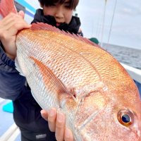鹿島沖でゲットしたマダイ（写真は「幸栄丸」提供）