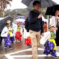 稚児行列きらびやかに　華蔵院開創５００年記念　富津