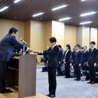 「信頼される職員に」　発令式で１９９人決意　千葉市