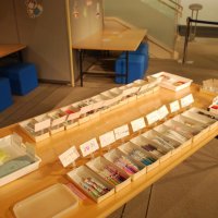 最新技術の文具触れて学べる　千葉市科学館で企画展　各世代興味津々　紙アートやペン作り体験も