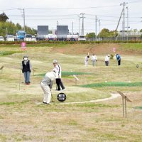 航空機眺め本格コース満喫　東小跡地にパークゴルフ場　成田空港の滑走路近接