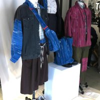京成の座席シートを再利用して千葉大生が制作した服も展示
