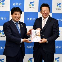 地域医療に活用を香取市に１０００万円寄贈　化粧品メーカー