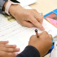 学校の教科書を使って日本語を教えることも
