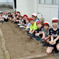 種まき、大豆栽培挑戦　いすみ東小　収穫、みそ造りまで