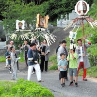 勇壮に纏振り上げ　静岡の万灯講中お練り　大多喜