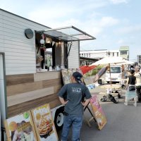 駅周辺を居心地良く　ＪＲ八幡宿駅で実証実験　地元グルメ集い滞留の場