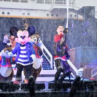 ロックで酷暑吹っ飛ばせ　東京ディズニーリゾートで夏恒例「びしょ濡れ」イベント　【舞浜タイムズ７月号】