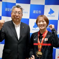 世界一へ「ロス目指す」　アジア柔道選手権優勝　藤城選手、浦安市長に報告