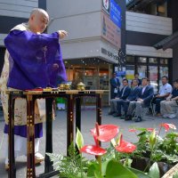 土用の丑の日前に　感謝込めウナギ供養　成田山参道