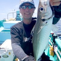 保田沖で釣り上げた大型アジ（写真は「村井丸」提供）
