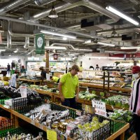 道の駅「水の郷さわら」一新　新鮮な野菜や肉ずらり　１５周年迎え直売所拡張
