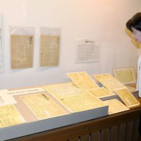 昭和の暮らし伝える記事　ガリ版刷り月刊紙「國吉タイムス」注目　いすみ郷土資料館で企画展　木造毘沙門天立像初公開も