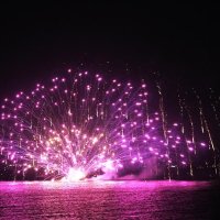 館山湾に咲く水中花火　７万人魅了