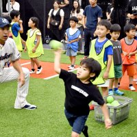 野球、上手にできた‼　児童ら元プロから技術学ぶ　鎌ケ谷