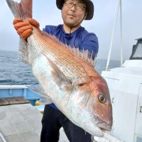 鹿島沖でゲットしたマダイ（写真は「幸栄丸」提供）