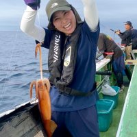 平砂浦沖で釣り上げたスルメイカ（写真は「萬栄丸」提供）