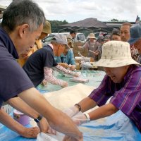市原南部の魅力発信　加茂地区で収穫祭、新米人気