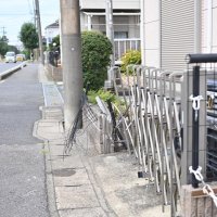 【速報・追記あり】園児含む１１人搬送、男性運転手死亡　幼稚園バスが住宅に突っ込む　鎌ケ谷