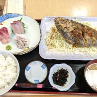 アイゴ素揚げの定食（県提供）
