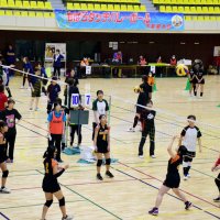 茂原発祥「タッチバレー」満喫　スポーツの秋に親子ら
