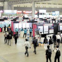 最新ＩＴの展示会「ＣＥＡＴＥＣ（シーテック）２０２５」が１４日、千葉市美浜区の幕張メッセで開幕した。国内外から計８１０の企業・団体が出展し、ＡＩ（人工知能）を用いた機器やサービスなど先端技術を紹介。１７日まで