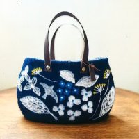 とんぼ玉と羊毛フェルト展　ガラスの煌めきとフェルトのぬくもり