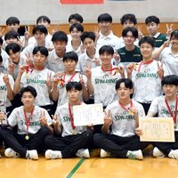 春高バレー出場を決めた男子の市船橋の選手ら＝東金アリーナ