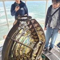 海の道しるべ、間近で　記念日合わせ灯台特別公開　勝浦