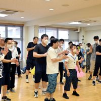 父母も笑顔で練習　「成果見に来て」呼びかけ　グループ「りんごの家」　「ふれあいコンサート」３０日きぼーるで有終