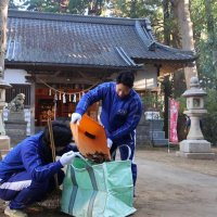 気持ちよく新年迎えて　東金、城国大野球部　必勝祈願の日吉神社清掃