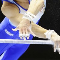 セントラル２位　橋本、鉄棒で落下　体操全日本団体選手権