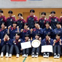 春高バレー出場を決めた女子の敬愛学園の選手ら＝東金アリーナ