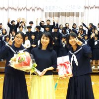 プロゴルファー東尾さん「正しい知識を」　小中１２校に生理用品贈る　袖ケ浦