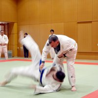 柔道心技で国際交流　海外警察官７人を千葉に招き鍛錬　「帰っても情熱絶やさない」　五輪金の吉田秀彦さんも駆け付け