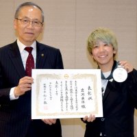 岩渕選手に特別功労表彰　デフサッカー女子銀　「市民に勇気与えた」　船橋市