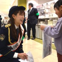 三谷紬さん一日署長　佐倉出身テレ朝アナ　「佐倉を安全安心な街に」　佐倉署、年末年始の防犯キャンペーン
