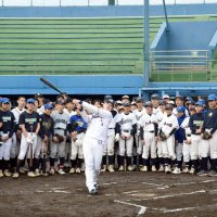 ヤクルト長岡選手が野球教室　地元船橋で初、豪快打撃披露　中学生３２０人にアドバイス