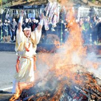炎にお札３万体投げ入れる　成田山新勝寺、感謝込めお焚き上げ